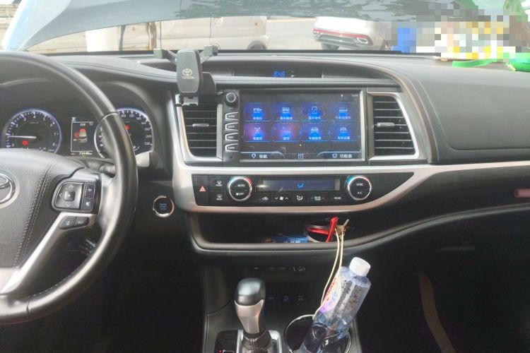 Used Toyota Highlander 2018 2.0T Four-Wheel Drive Knight Edition 7 Seats China VI Standard Audio And AC Panel