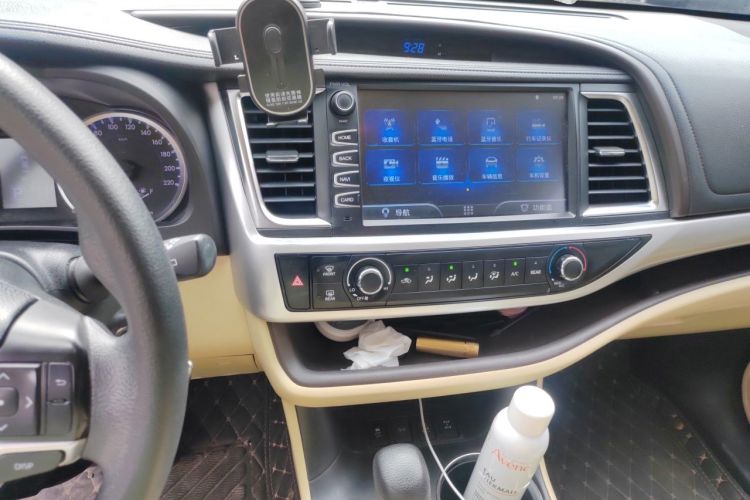Used Toyota Highlander 2018 2.0T Four-Wheel Drive Elite Edition 7 Seats China V Standard Audio And AC Panel