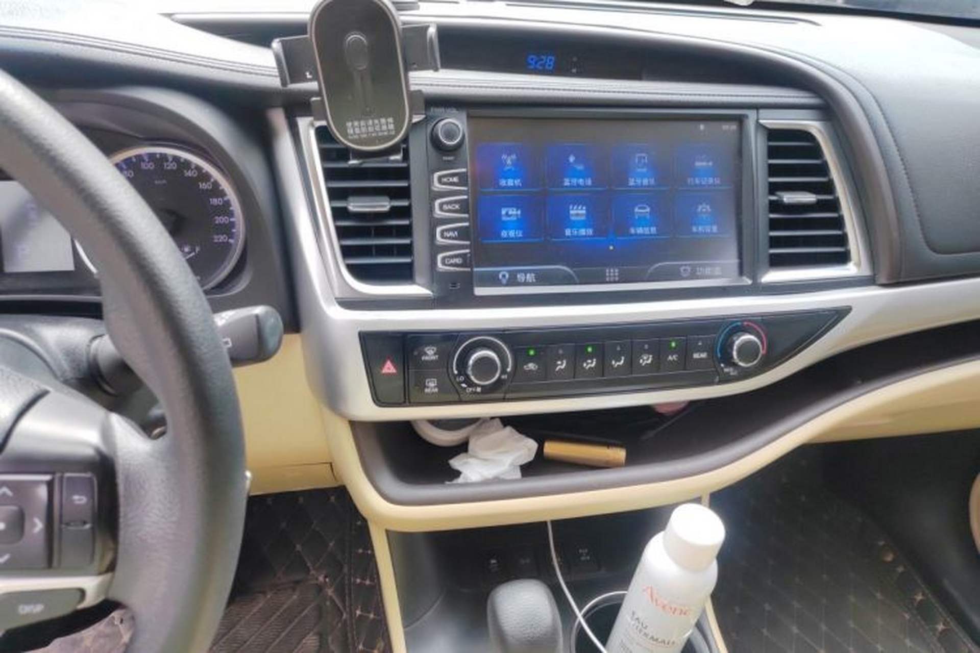 Used Toyota Highlander 2018 2.0T Four-Wheel Drive Elite Edition 7 Seats China V Standard Audio And AC Panel