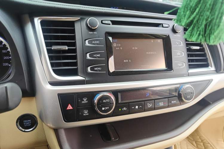 Used Toyota Highlander 2018 2.0T Four-Wheel Drive Luxury Edition 7 Seats China V Emission Standard Audio And AC Panel