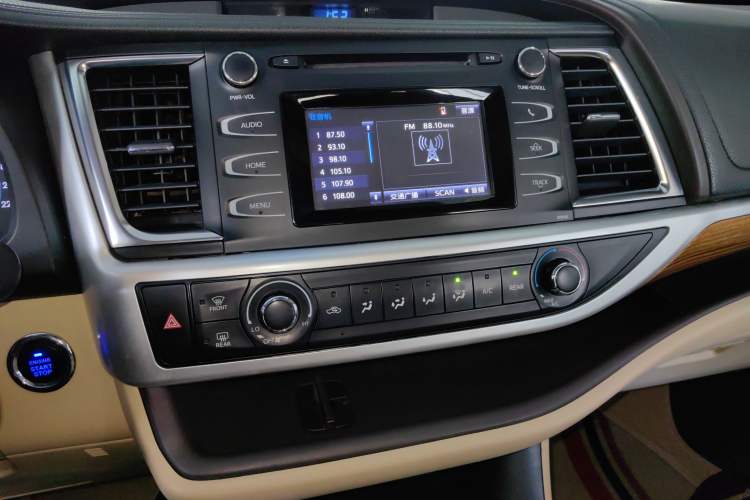 Used Toyota Highlander 2018 2.0T Four-Wheel Drive Elite Edition 7 Seats China VI Standard Audio And AC Panel