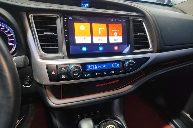 Used Toyota Highlander 2018 2.0T Four-Wheel Drive Luxury Edition 7 Seats China V Emission Standard Audio And AC Panel