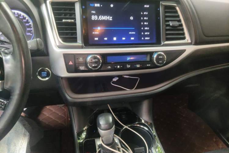 Used Toyota Highlander 2018 2.0T Four-Wheel Drive Ultimate Edition 7-Seater Emission Standard China V Audio And AC Panel