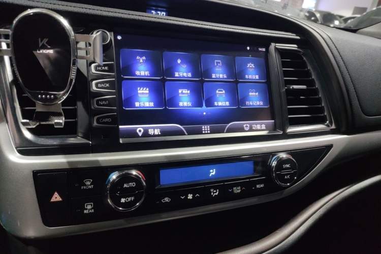 Used Toyota Highlander 2018 2.0T Four-Wheel Drive Luxury Version 7 Seats China VI Standard Audio And AC Panel