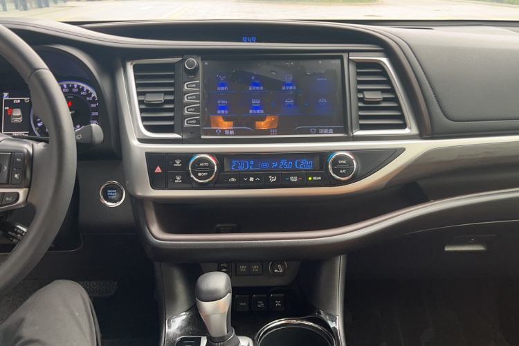 Used Toyota Highlander 2018 2.0T Four-Wheel Drive Knight Edition 7 Seats China VI Standard Audio And AC Panel
