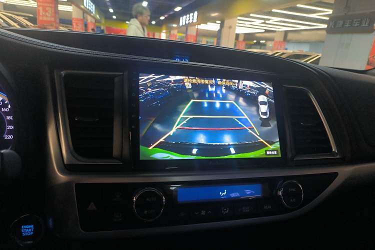 Used Toyota Highlander 2018 2.0T Four-Wheel Drive Luxury Version 7 Seats China VI Standard Audio And AC Panel