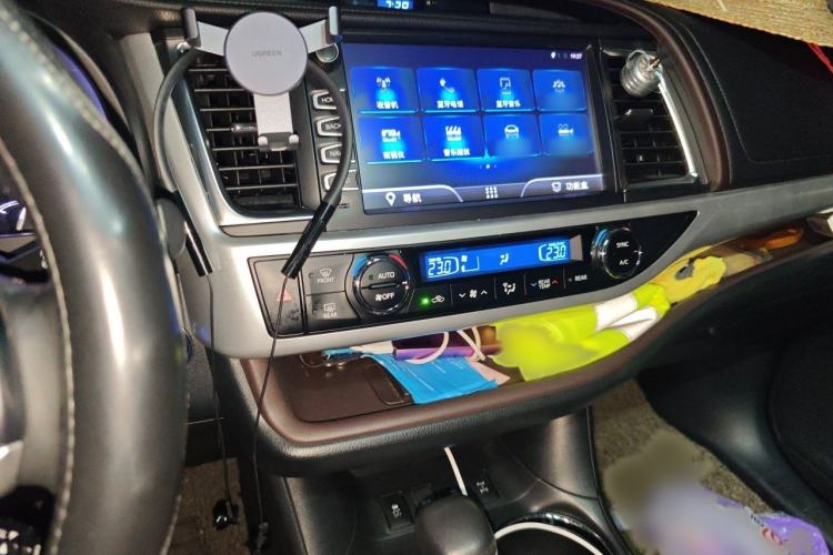 Used Toyota Highlander 2018 2.0T Four-Wheel Drive Luxury Edition 7 Seats China V Emission Standard Audio And AC Panel