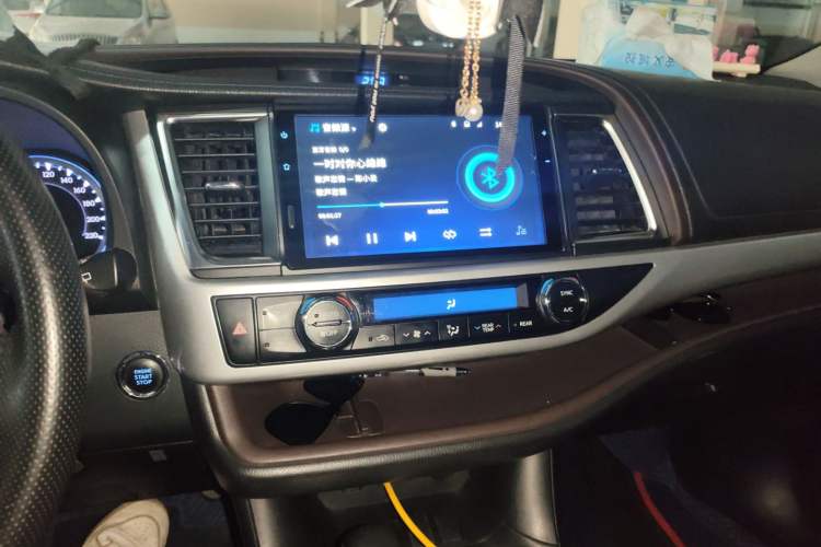 Used Toyota Highlander 2018 2.0T Two-Wheel Drive Prestige Version 7 Seats China V Emission Standard Audio And AC Panel