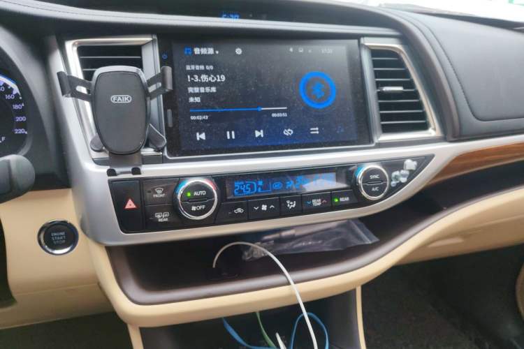 Used Toyota Highlander 2018 2.0T Four-Wheel Drive Ultimate Edition 7-Seater Emission Standard China V Audio And AC Panel