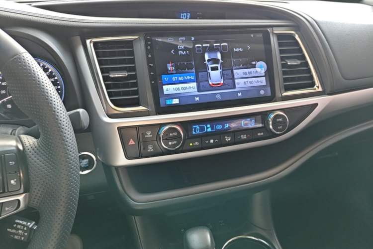 Used Toyota Highlander 2018 2.0T Four-Wheel Drive Luxury Edition 7 Seats China V Emission Standard Audio And AC Panel