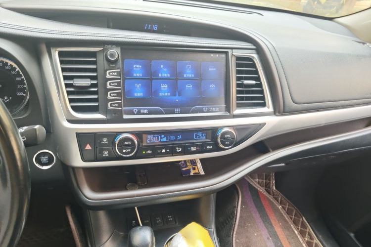 Used Toyota Highlander 2018 2.0T Four-Wheel Drive Luxury Version 7 Seats China VI Standard Audio And AC Panel