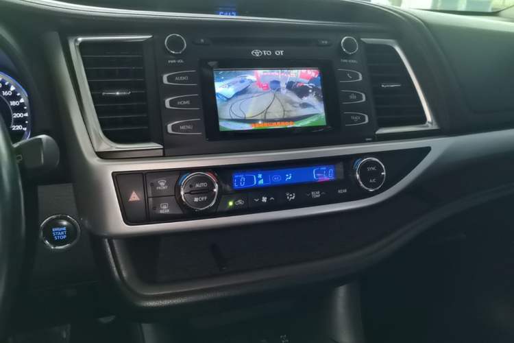 Used Toyota Highlander 2018 2.0T Four-Wheel Drive Luxury Version 7 Seats China VI Standard Audio And AC Panel