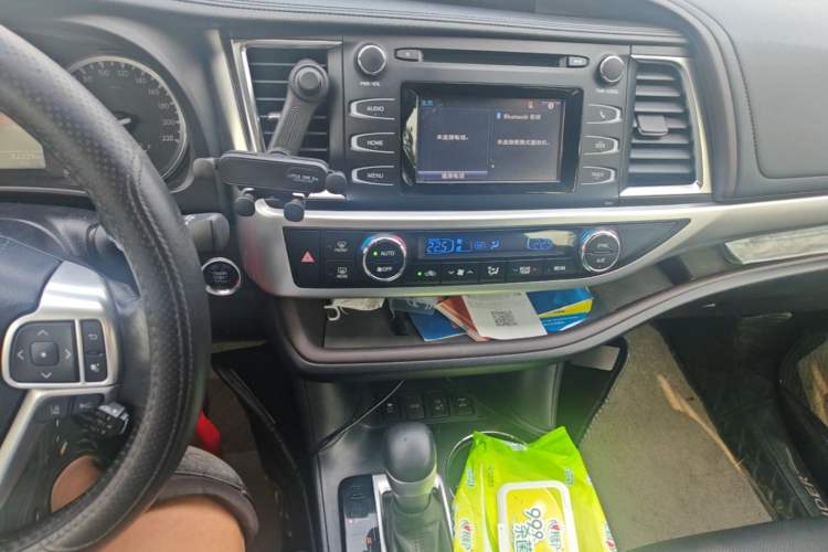 Used Toyota Highlander 2018 2.0T Four-Wheel Drive Luxury Version 7 Seats China VI Standard Audio And AC Panel
