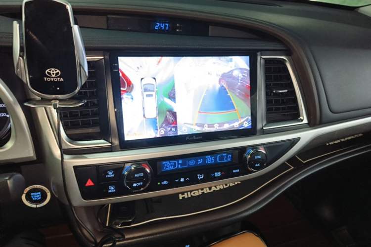 Used Toyota Highlander 2018 2.0T Four-Wheel Drive Knight Edition 7 Seats China VI Standard Audio And AC Panel