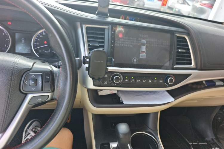 Used Toyota Highlander 2018 2.0T Two-Wheel Drive Elite Edition 7 Seats Emission Standard China V Audio And AC Panel