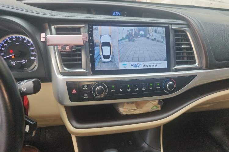 Used Toyota Highlander 2018 2.0T Four-Wheel Drive Elite Edition 7 Seats China V Standard Audio And AC Panel