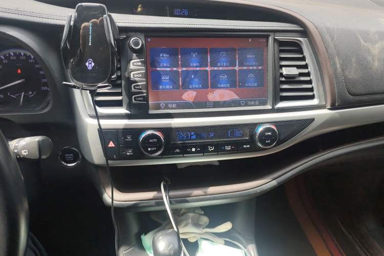 Used Toyota Highlander 2018 2.0T Four-Wheel Drive Luxury Version 7 Seats China VI Standard Audio And AC Panel