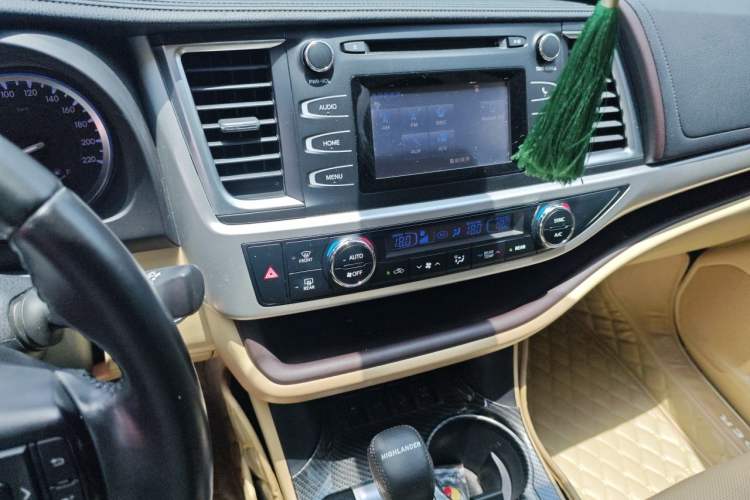 Used Toyota Highlander 2018 2.0T Four-Wheel Drive Luxury Edition 7 Seats China V Emission Standard Audio And AC Panel