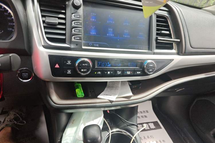 Used Toyota Highlander 2018 2.0T Four-Wheel Drive Luxury Version 7 Seats China VI Standard Audio And AC Panel