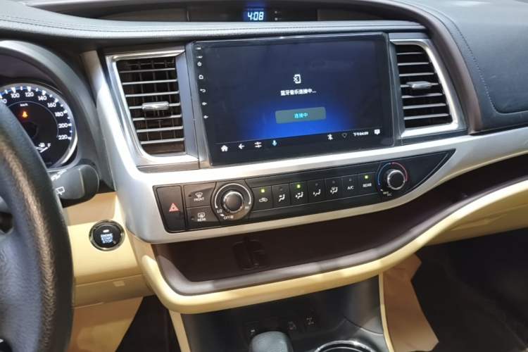 Used Toyota Highlander 2018 2.0T Four-Wheel Drive Elite Edition 7 Seats China VI Standard Audio And AC Panel