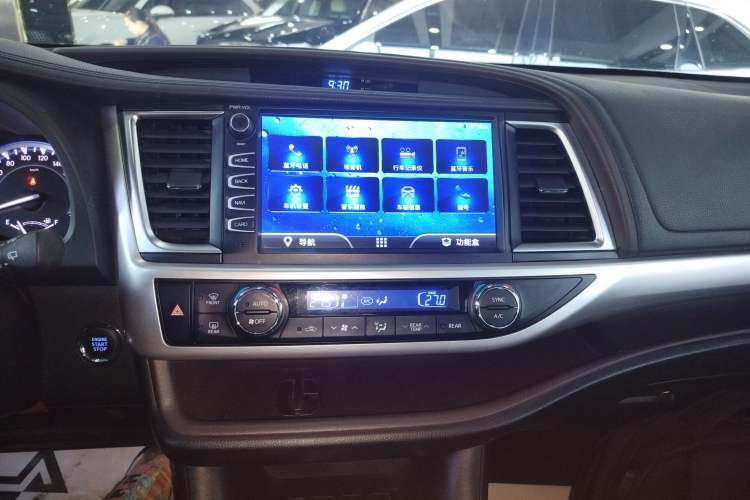 Used Toyota Highlander 2018 2.0T Four-Wheel Drive Luxury Version 7 Seats China VI Standard Audio And AC Panel