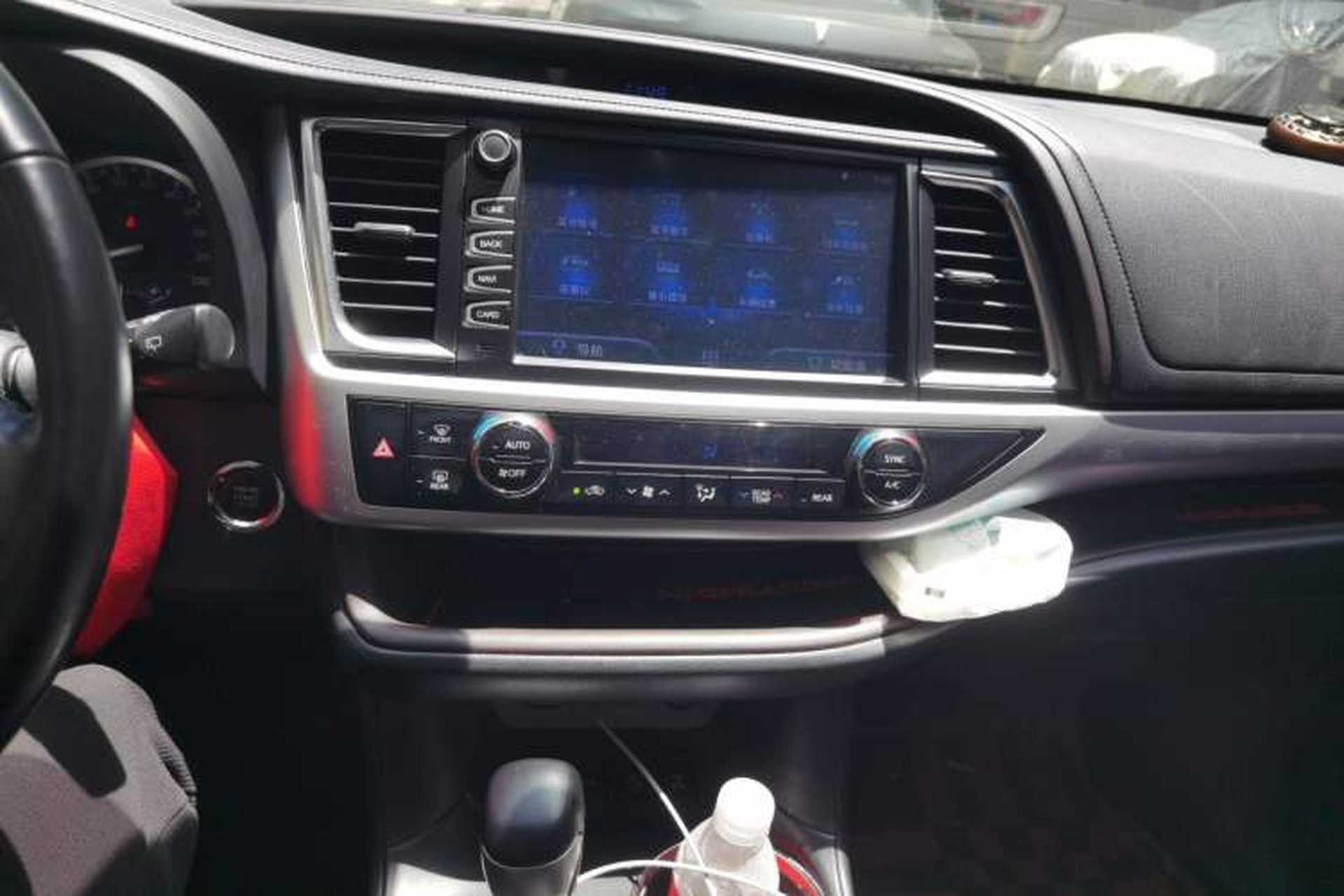 Used Toyota Highlander 2018 2.0T Four-Wheel Drive Luxury Version 7 Seats China VI Standard Audio And AC Panel