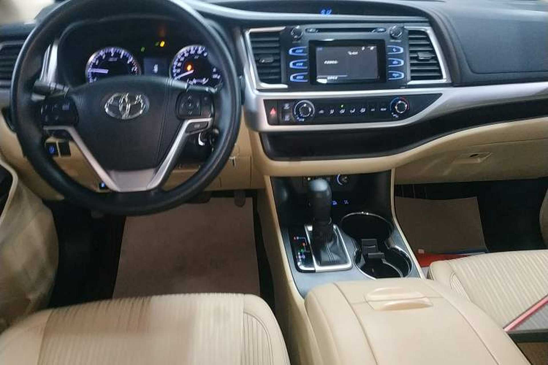 Used Toyota Highlander 2018 2.0T Four-Wheel Drive Elite Edition 7 Seats China VI Standard Audio And AC Panel
