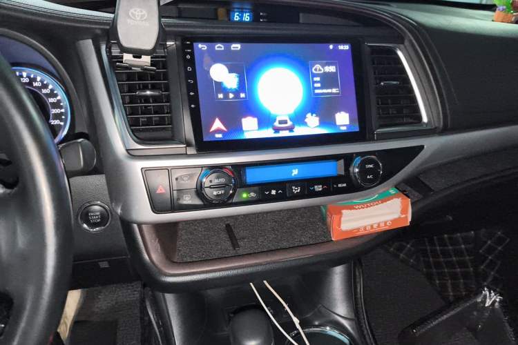 Used Toyota Highlander 2018 2.0T Four-Wheel Drive Luxury Edition 7 Seats China V Emission Standard Audio And AC Panel