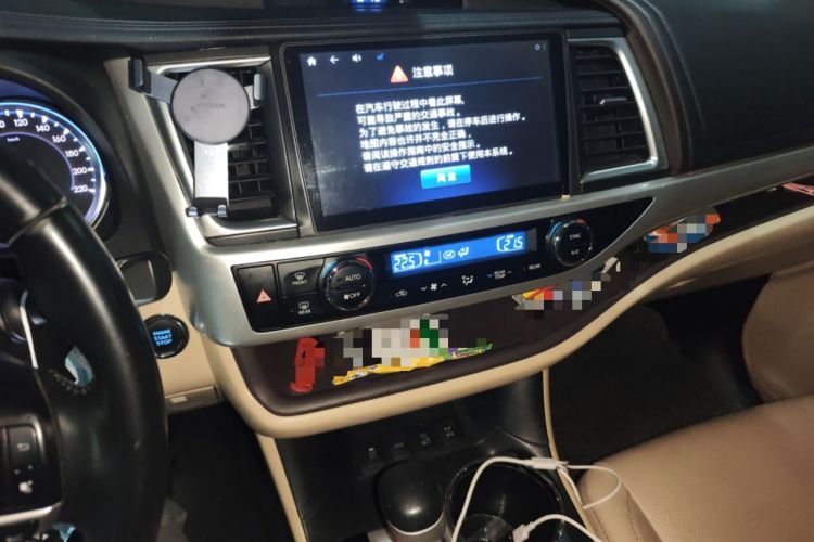 Used Toyota Highlander 2018 2.0T Four-Wheel Drive Luxury Edition 7 Seats China V Emission Standard Audio And AC Panel