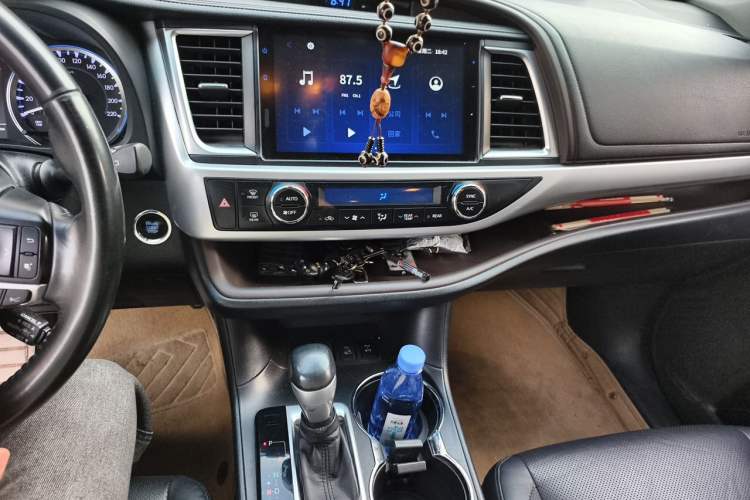Used Toyota Highlander 2018 2.0T Four-Wheel Drive Prestige Version 7 Seats China VI Standard Audio And AC Panel