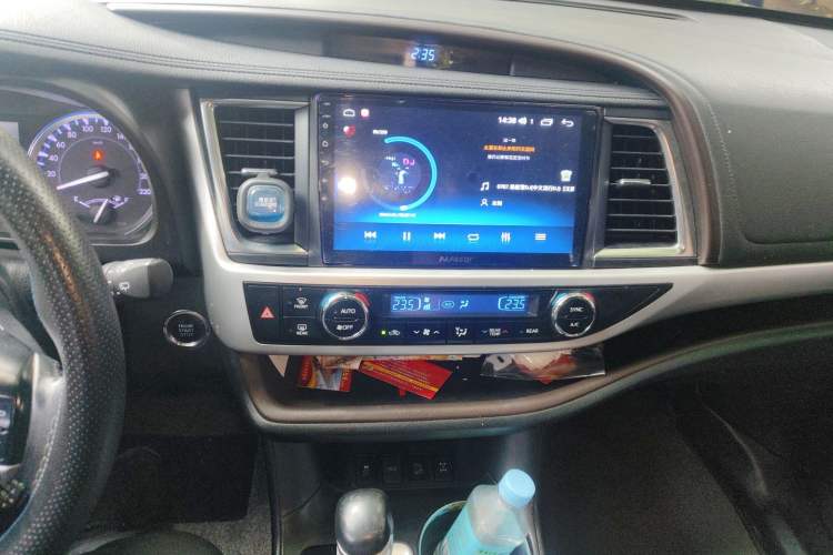 Used Toyota Highlander 2018 2.0T Four-Wheel Drive Luxury Edition 7 Seats China V Emission Standard Audio And AC Panel