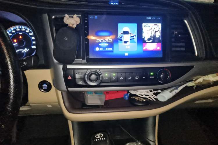 Used Toyota Highlander 2018 2.0T Two-Wheel Drive Elite Edition 7 Seats China VI Standard Audio And AC Panel