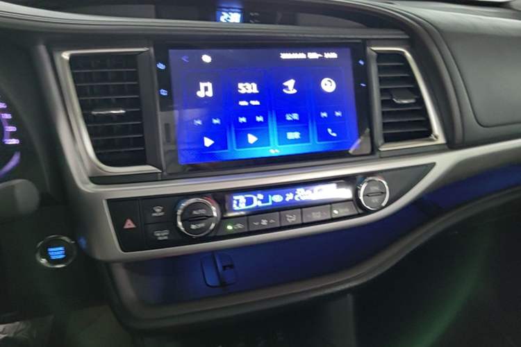 Used Toyota Highlander 2018 2.0T Four-Wheel Drive Ultimate Edition 7-Seater Emission Standard China V Audio And AC Panel