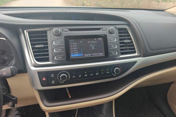 Used Toyota Highlander 2018 2.0T Two-Wheel Drive Elite Edition 5 Seats Emission Standard China V Audio And AC Panel