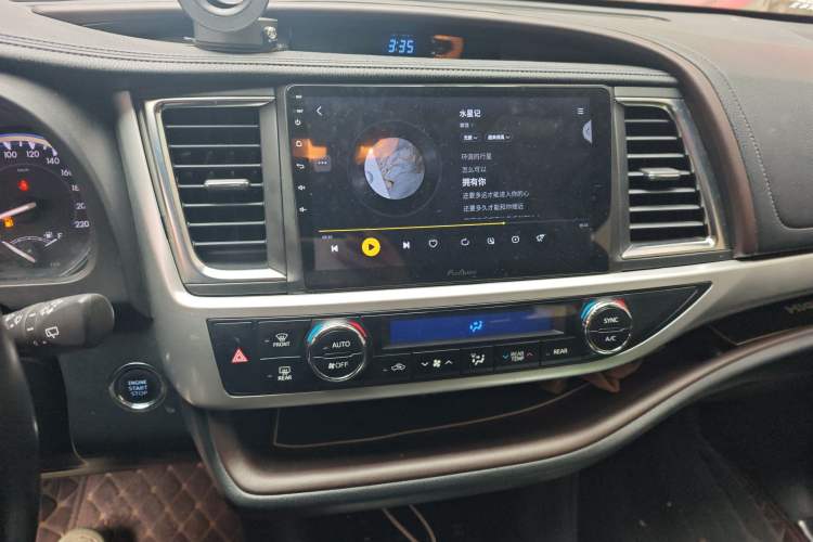 Used Toyota Highlander 2018 2.0T Four-Wheel Drive Luxury Edition 7 Seats China V Emission Standard Audio And AC Panel