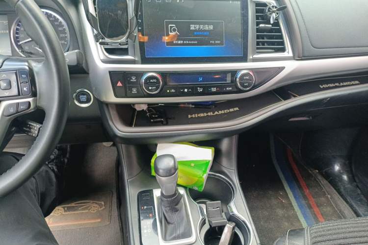 Used Toyota Highlander 2018 2.0T Four-Wheel Drive Luxury Edition 7 Seats China V Emission Standard Audio And AC Panel