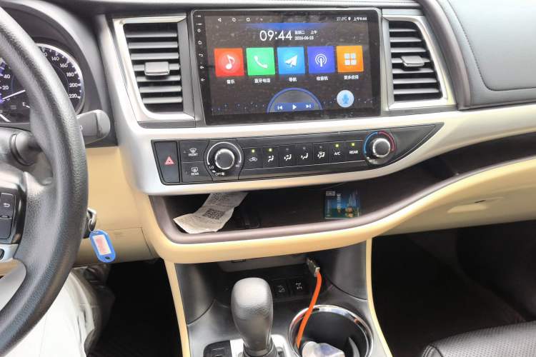 Used Toyota Highlander 2018 2.0T Four-Wheel Drive Elite Edition 7 Seats China VI Standard Audio And AC Panel