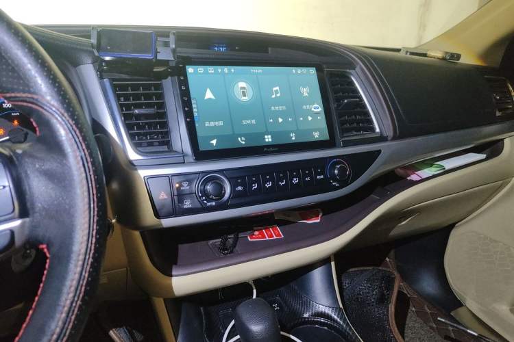 Used Toyota Highlander 2018 2.0T Four-Wheel Drive Elite Edition 7 Seats China V Standard Audio And AC Panel