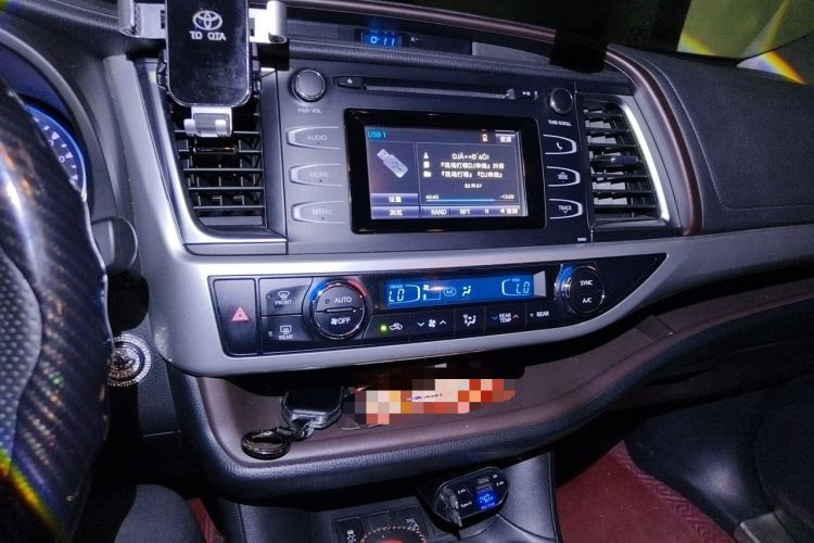 Used Toyota Highlander 2018 2.0T Four-Wheel Drive Luxury Version 7 Seats China VI Standard Audio And AC Panel