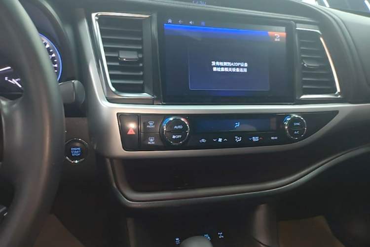 Used Toyota Highlander 2018 2.0T Four-Wheel Drive Luxury Edition 7 Seats China V Emission Standard Audio And AC Panel