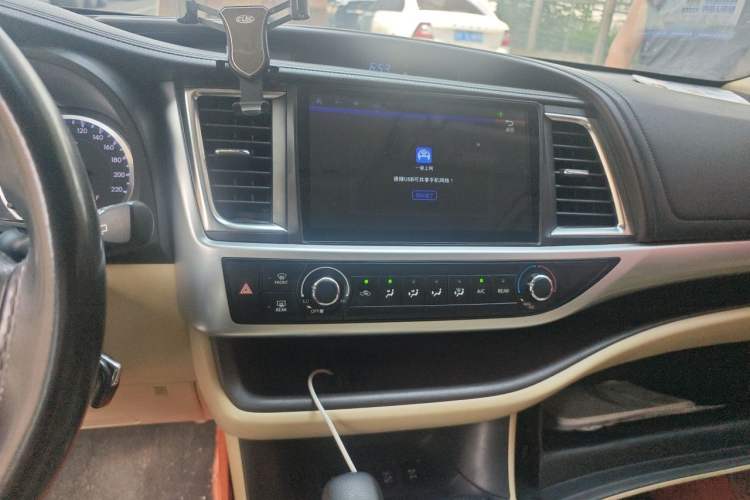 Used Toyota Highlander 2018 2.0T Four-Wheel Drive Elite Edition 7 Seats China VI Standard Audio And AC Panel