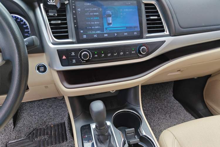 Used Toyota Highlander 2018 2.0T Two-Wheel Drive Elite Edition 7 Seats Emission Standard China V Audio And AC Panel