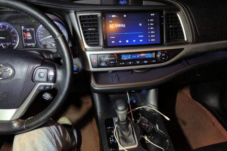 Used Toyota Highlander 2018 2.0T Four-Wheel Drive Supreme Edition 7-Seater China VI Audio And AC Panel