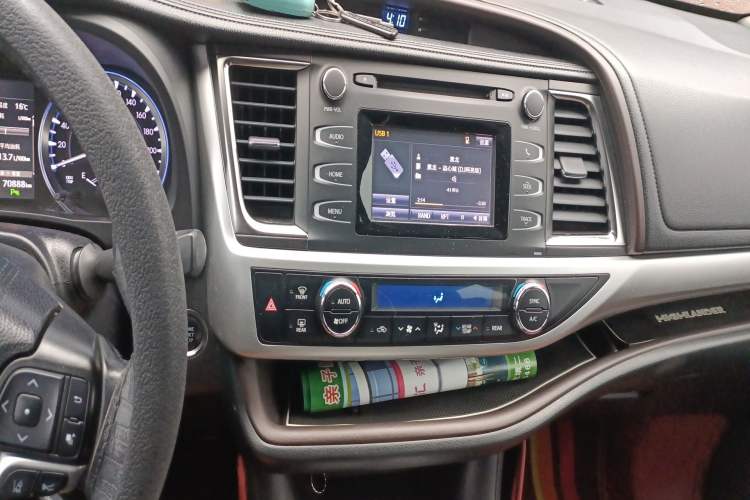 Used Toyota Highlander 2018 2.0T Four-Wheel Drive Luxury Edition 7 Seats China V Emission Standard Audio And AC Panel