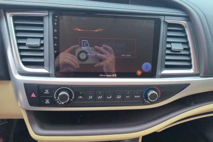 Used Toyota Highlander 2018 2.0T Two-Wheel Drive Elite Version 5 Seats China VI Standard Audio And AC Panel