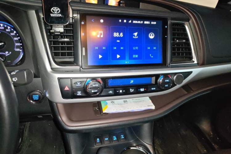 Used Toyota Highlander 2018 2.0T Four-Wheel Drive Prestige Version 7 Seats China V Emission Standard Audio And AC Panel