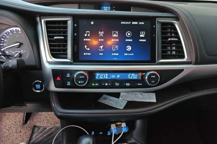 Used Toyota Highlander 2018 2.0T Four-Wheel Drive Prestige Version 7 Seats China V Emission Standard Audio And AC Panel