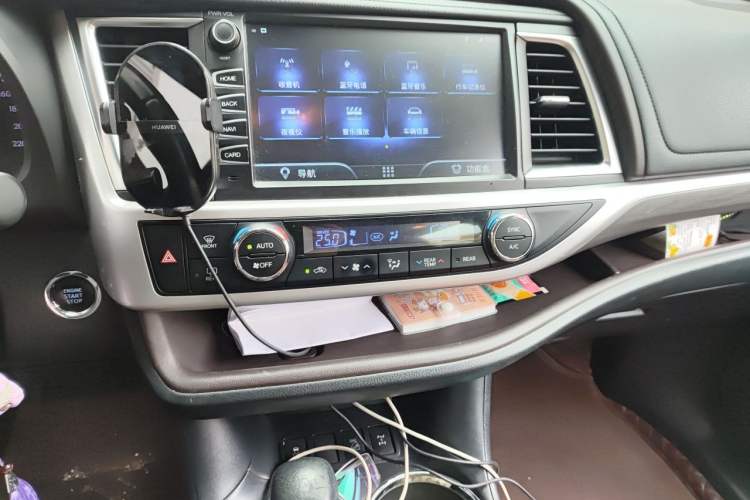 Used Toyota Highlander 2018 2.0T Four-Wheel Drive Knight Edition 7 Seats China VI Standard Audio And AC Panel