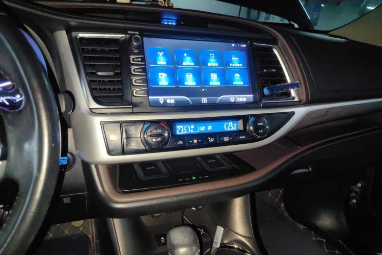 Used Toyota Highlander 2018 2.0T Four-Wheel Drive Knight Edition 7 Seats China VI Standard Audio And AC Panel