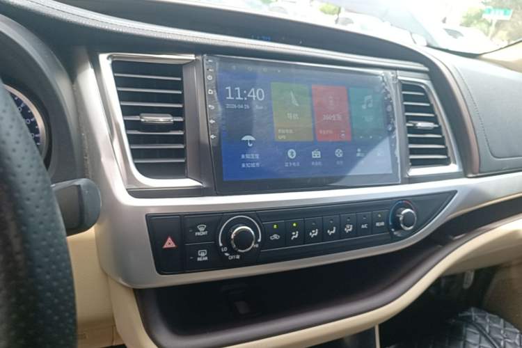 Used Toyota Highlander 2018 2.0T Two-Wheel Drive Elite Version 5 Seats China VI Standard Audio And AC Panel